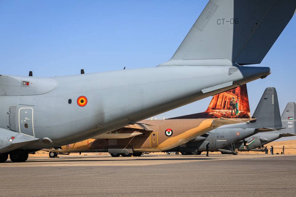 خمس طائرات عسكرية تحمل على متنها (٣٥) طناً من المساعدات الإنسانية لغزة