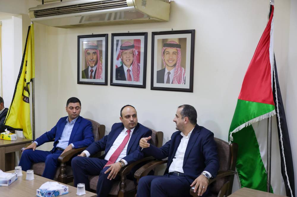 وزير الشباب يزور نادي الحسين مهنئا بفوزه بكأس السوبر 