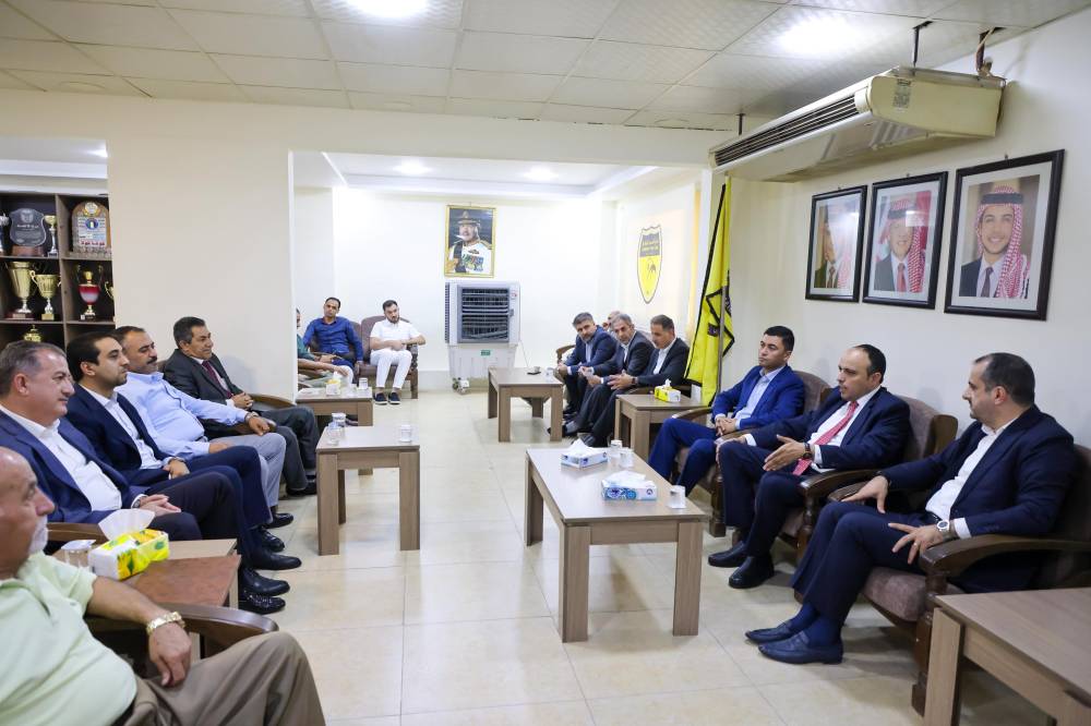 وزير الشباب يزور نادي الحسين مهنئا بفوزه بكأس السوبر 