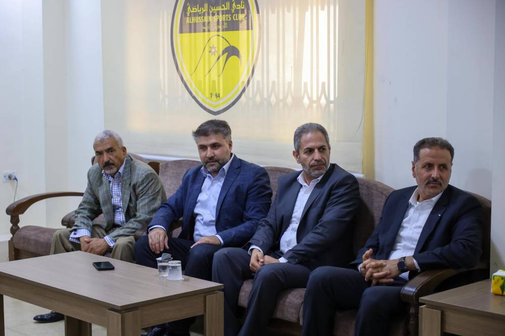 وزير الشباب يزور نادي الحسين مهنئا بفوزه بكأس السوبر 