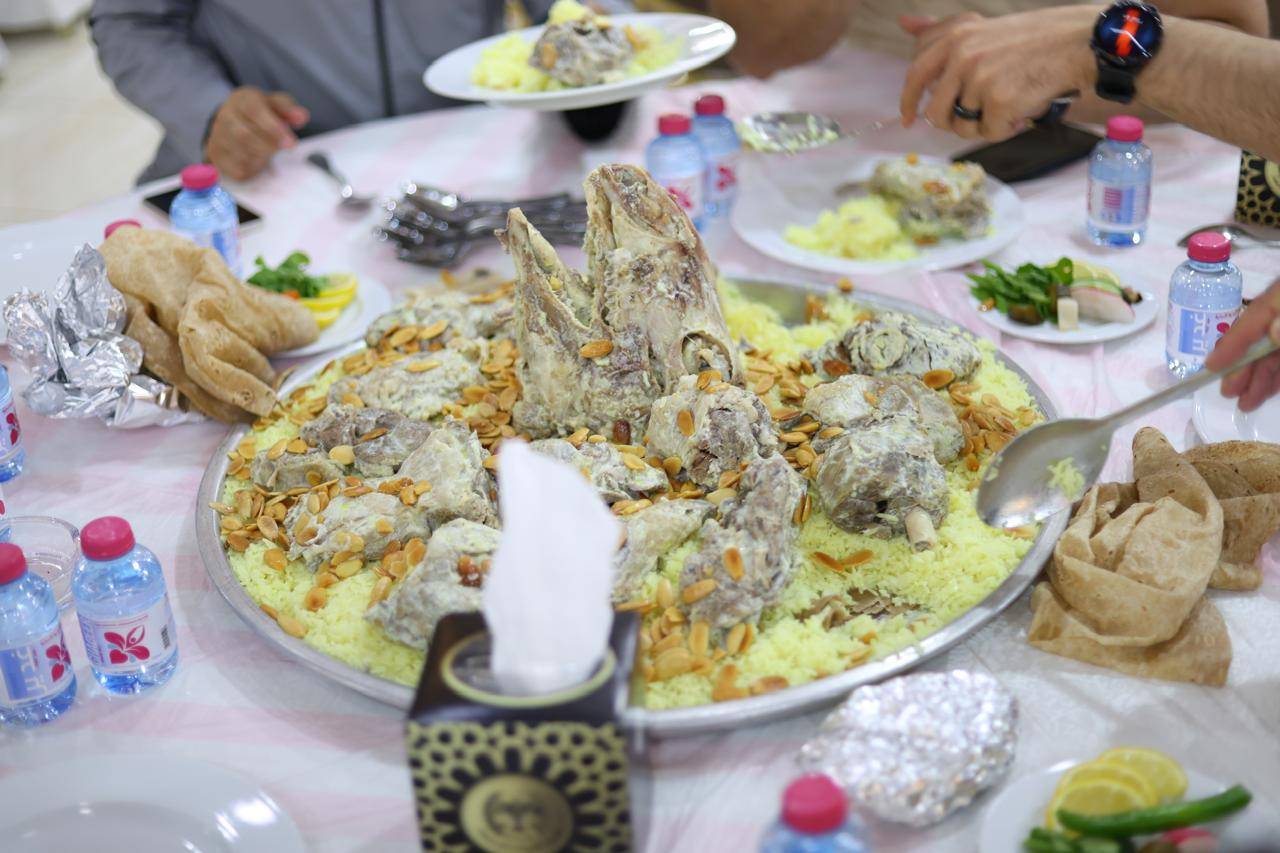 السلايمة يُقيم وليمة غداء بمناسبة زفاف المهندس بلال منذر السلايمة 