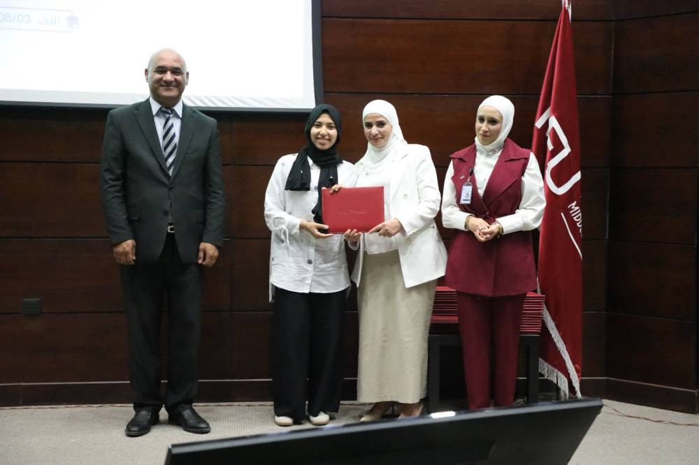 بتخريج 50 طالبا وطالبة.. مركز الاستشارات والتدريب واللغات في جامعة الشرق الاوسط يختتم النادي الصيفي