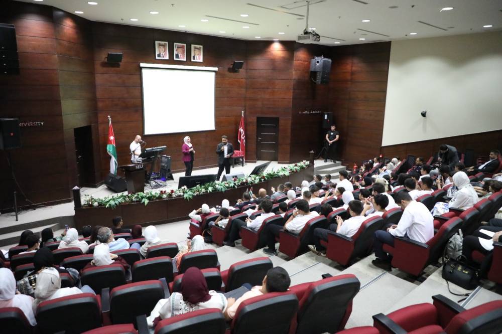 بتخريج 50 طالبا وطالبة.. مركز الاستشارات والتدريب واللغات في جامعة الشرق الاوسط يختتم النادي الصيفي