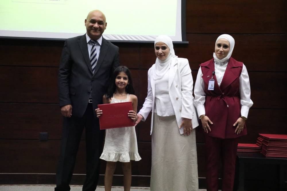 بتخريج 50 طالبا وطالبة.. مركز الاستشارات والتدريب واللغات في جامعة الشرق الاوسط يختتم النادي الصيفي