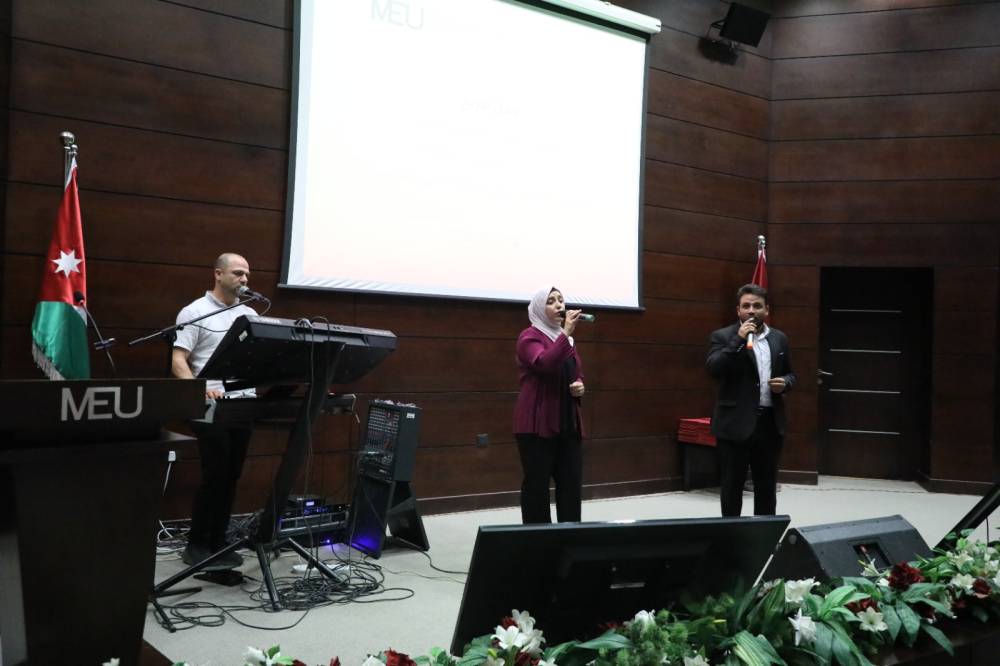 بتخريج 50 طالبا وطالبة.. مركز الاستشارات والتدريب واللغات في جامعة الشرق الاوسط يختتم النادي الصيفي