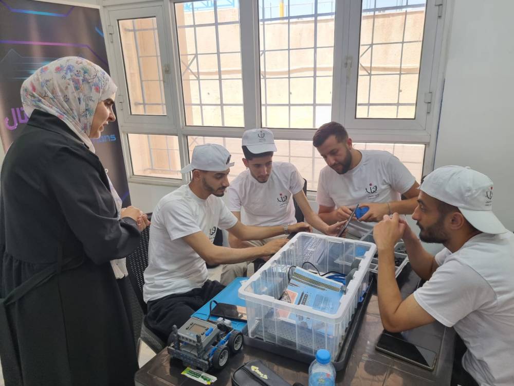 اختتام معسكر الذكاء الاصطناعي والروبوت في بيت شباب الزرقاء