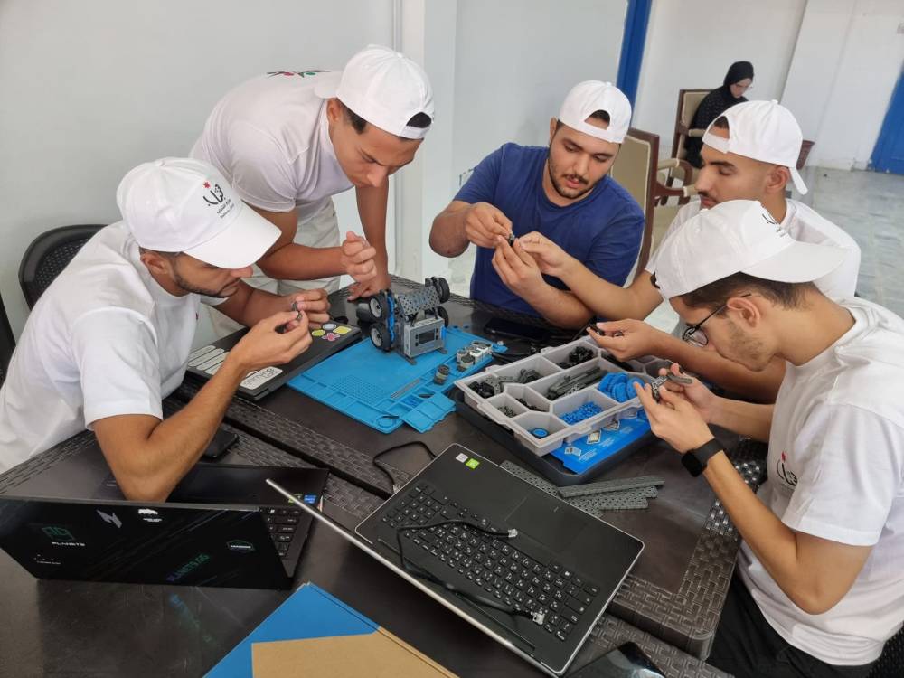 اختتام معسكر الذكاء الاصطناعي والروبوت في بيت شباب الزرقاء
