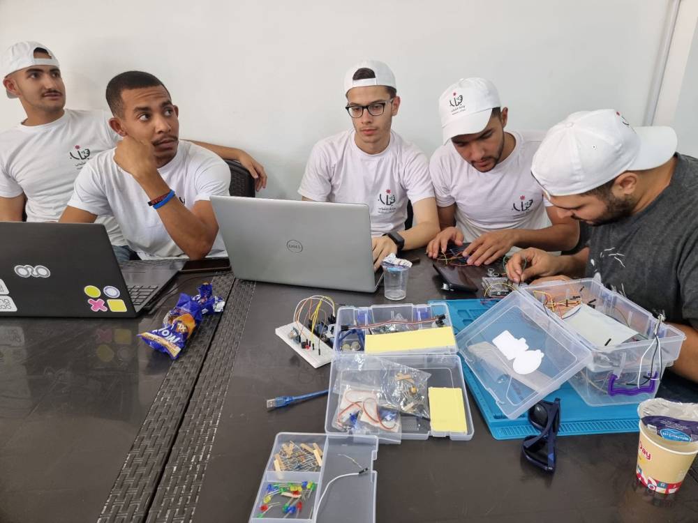 اختتام معسكر الذكاء الاصطناعي والروبوت في بيت شباب الزرقاء