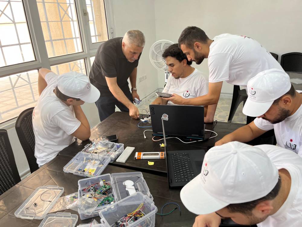 اختتام معسكر الذكاء الاصطناعي والروبوت في بيت شباب الزرقاء
