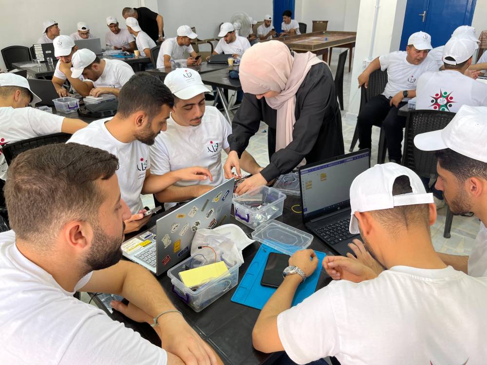 اختتام معسكر الذكاء الاصطناعي والروبوت في بيت شباب الزرقاء