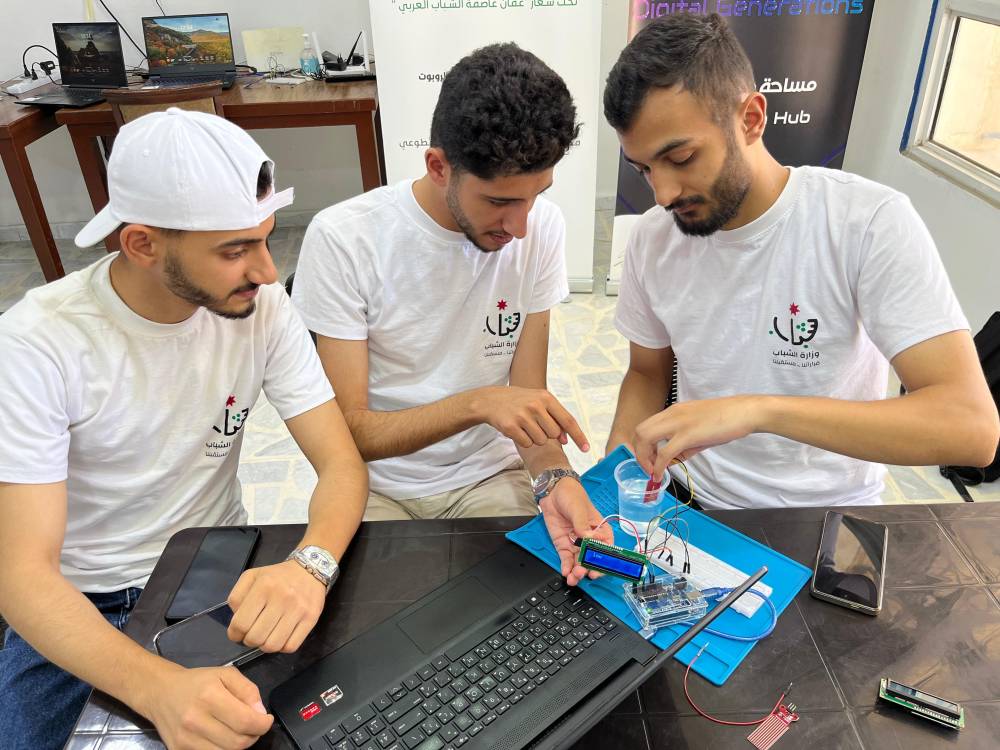 اختتام معسكر الذكاء الاصطناعي والروبوت في بيت شباب الزرقاء