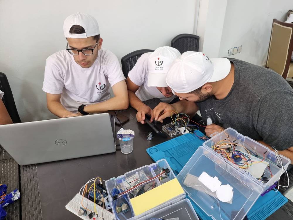 اختتام معسكر الذكاء الاصطناعي والروبوت في بيت شباب الزرقاء