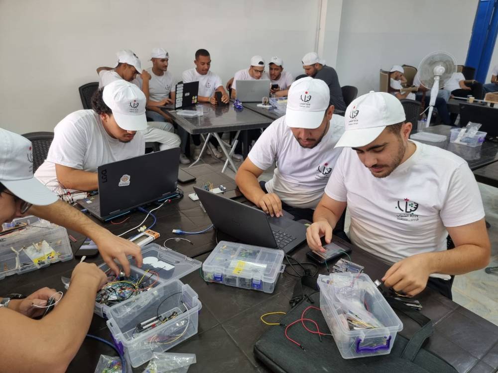 اختتام معسكر الذكاء الاصطناعي والروبوت في بيت شباب الزرقاء