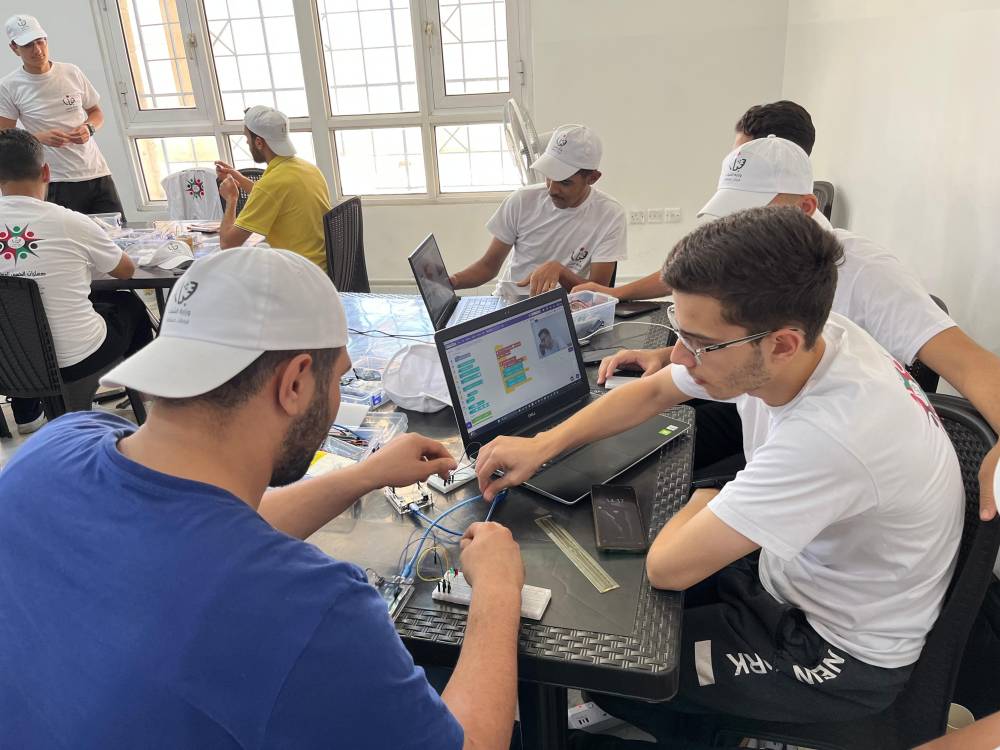 اختتام معسكر الذكاء الاصطناعي والروبوت في بيت شباب الزرقاء