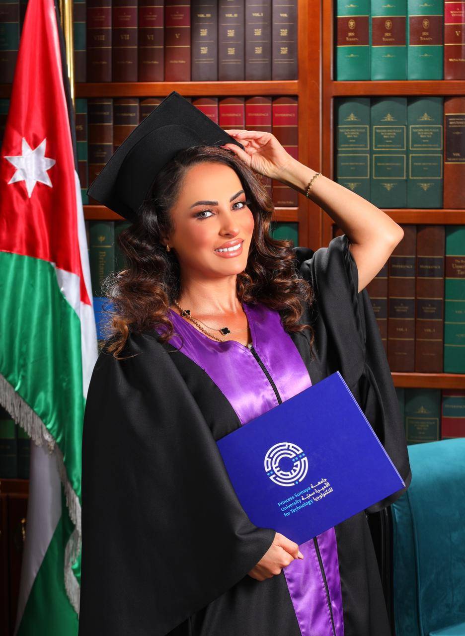 الزميلة رضا عليان تهنئ ابنتها دانه سمير الرمحي بحصولها على الماجستير في الادارة الهندسية بامتياز