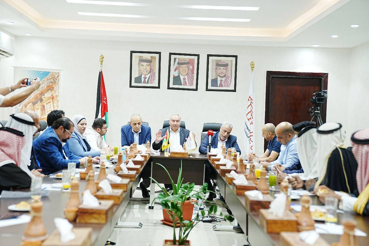 وزير السياحة والآثار ورئيس إقليم البترا يلتقون عدد من شيوخ ووجهاء لواء البترا