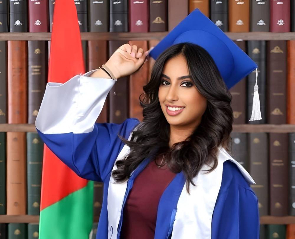 الفنان حسن السبايلة وزوجته الفنانة رانيا إسماعيل يهنئان ابنتهما رينا سبايلة