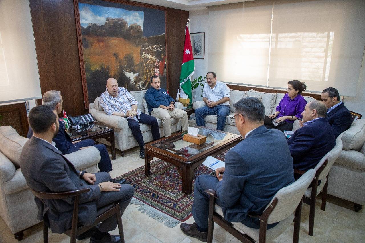 وزير السياحة والآثار يبحث مع الجمعيات السياحية سبل مواجهة التحديات وتعزيز تنافسية القطاع