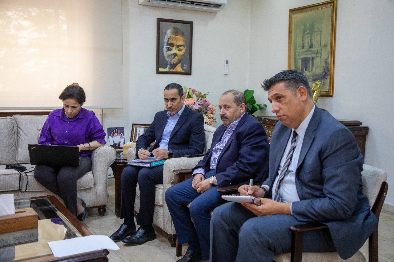 وزير السياحة والآثار يبحث مع الجمعيات السياحية سبل مواجهة التحديات وتعزيز تنافسية القطاع