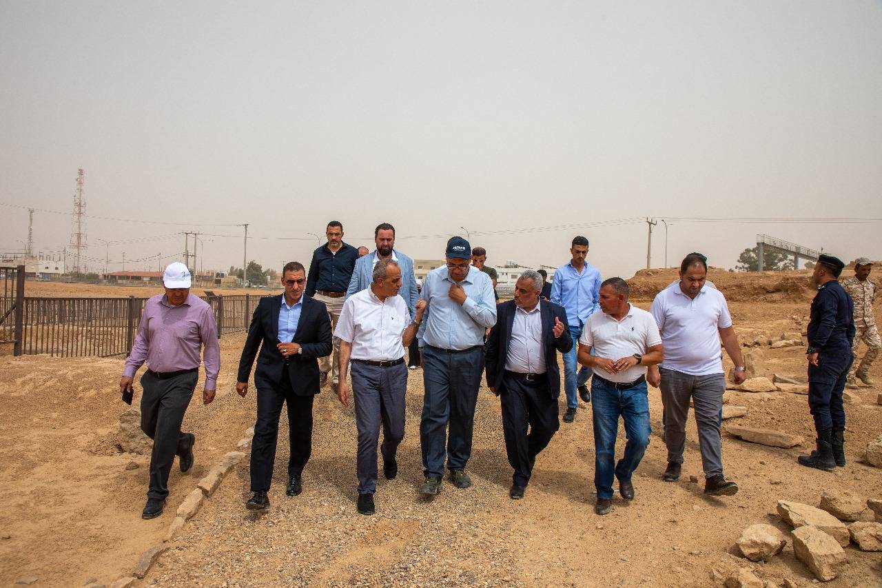 وزير السياحة والآثار يتفقد سير العمل في مشروع تطوير موقع قلعة القطرانة الأثري