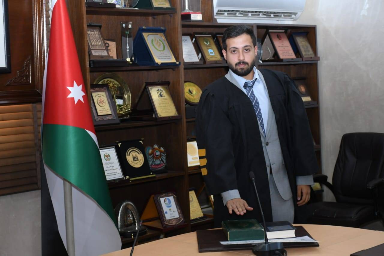 مصلح الحمايدة يهنئ المحامي مالك يوسف الحمايدة