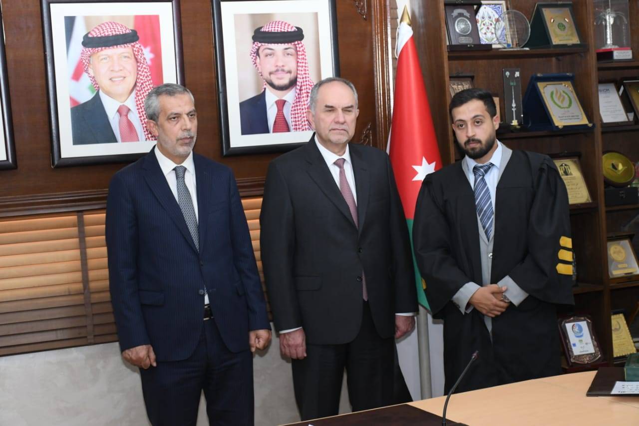 مصلح الحمايدة يهنئ المحامي مالك يوسف الحمايدة