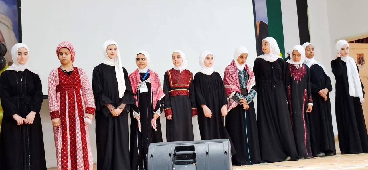 العزازمة يرعى حفل جمعيّة الرواحل الخيريّة بتخريج طلاب النادي الصيفي من حفظة القرآن الكريم وإشهار إسم جمعيتها بمادبا