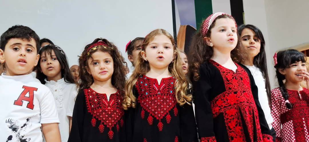 العزازمة يرعى حفل جمعيّة الرواحل الخيريّة بتخريج طلاب النادي الصيفي من حفظة القرآن الكريم وإشهار إسم جمعيتها بمادبا