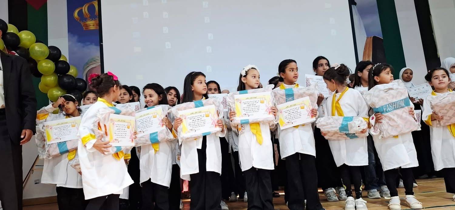 العزازمة يرعى حفل جمعيّة الرواحل الخيريّة بتخريج طلاب النادي الصيفي من حفظة القرآن الكريم وإشهار إسم جمعيتها بمادبا