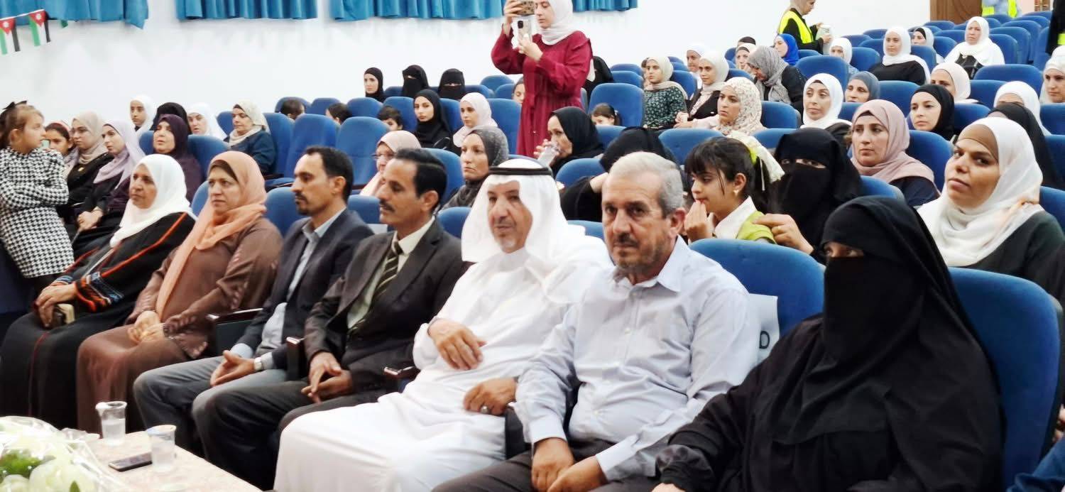 العزازمة يرعى حفل جمعيّة الرواحل الخيريّة بتخريج طلاب النادي الصيفي من حفظة القرآن الكريم وإشهار إسم جمعيتها بمادبا