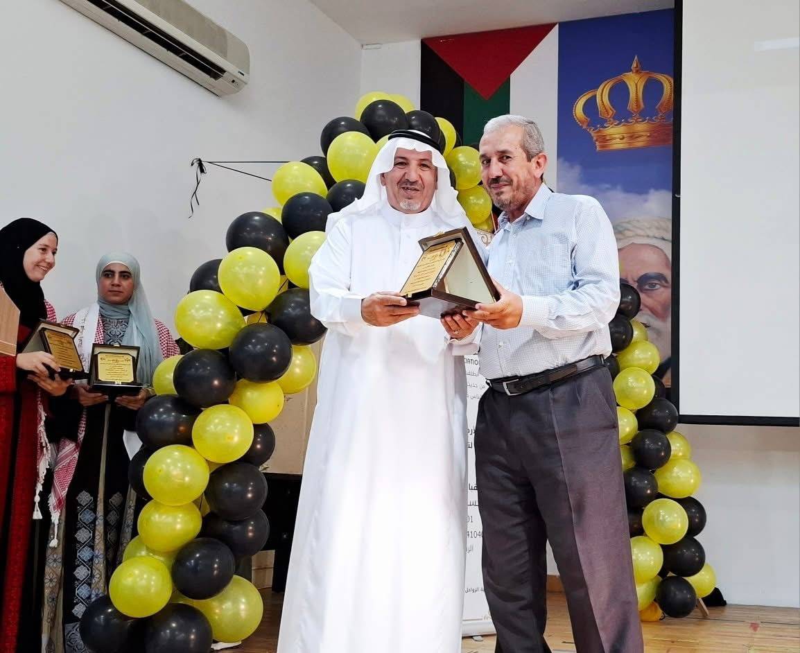 العزازمة يرعى حفل جمعيّة الرواحل الخيريّة بتخريج طلاب النادي الصيفي من حفظة القرآن الكريم وإشهار إسم جمعيتها بمادبا