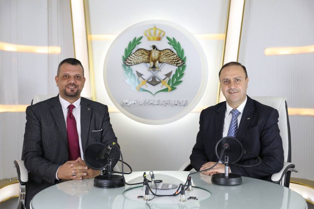 اذاعة القوات المسلحة الأردنية تستضيف وزير الاتصال الحكومي للحديث عن إعادة تفعيل خدمة العلم