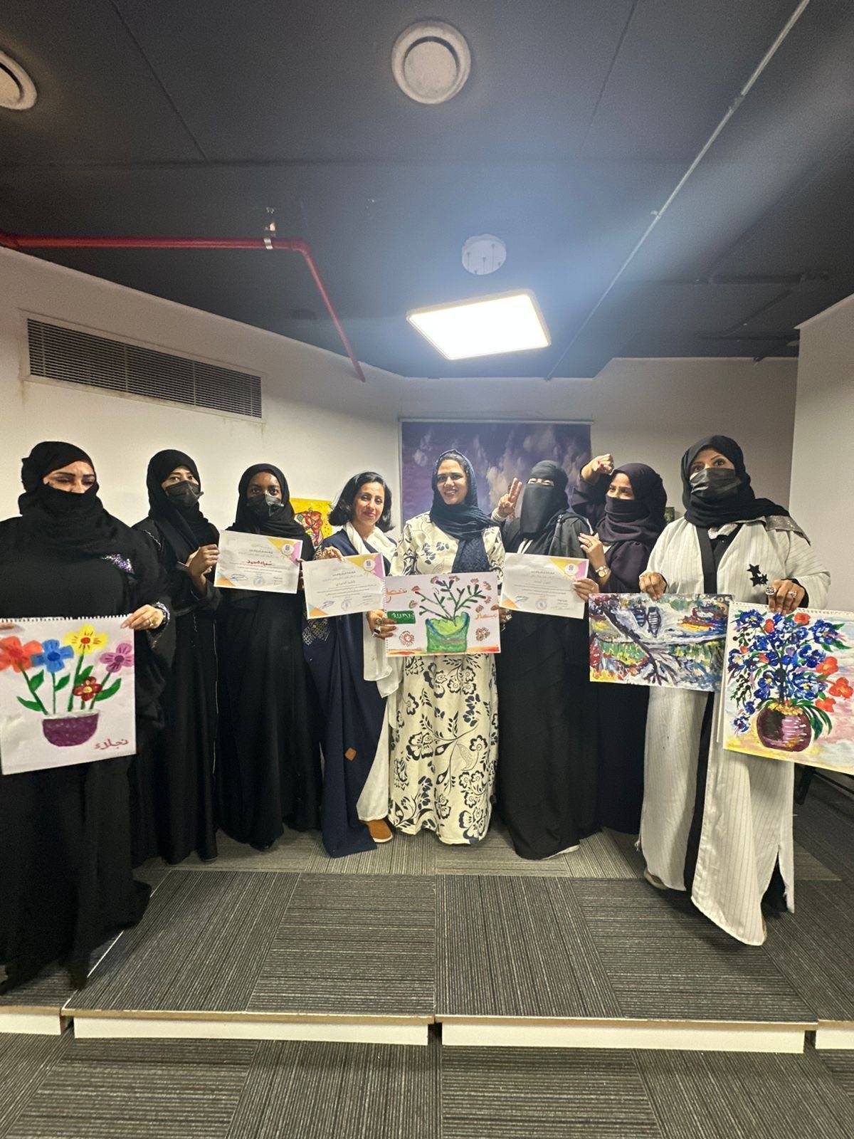 ورشة فنية متنوعة لإعلاميات جدة بقيادة الفنانة التشكيلية المبدعة ميساء مصطفى