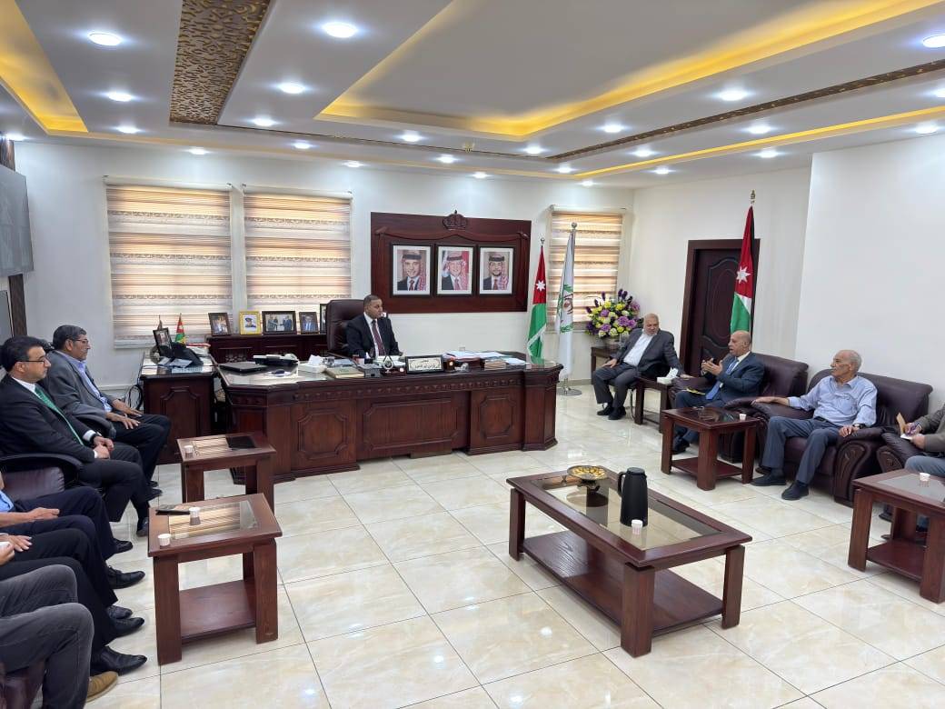 محافظ الزرقاء الدكتور فراس ابو قاعود يلتقي لجنة فرع نقابة الصحفيين في الزرقاء 