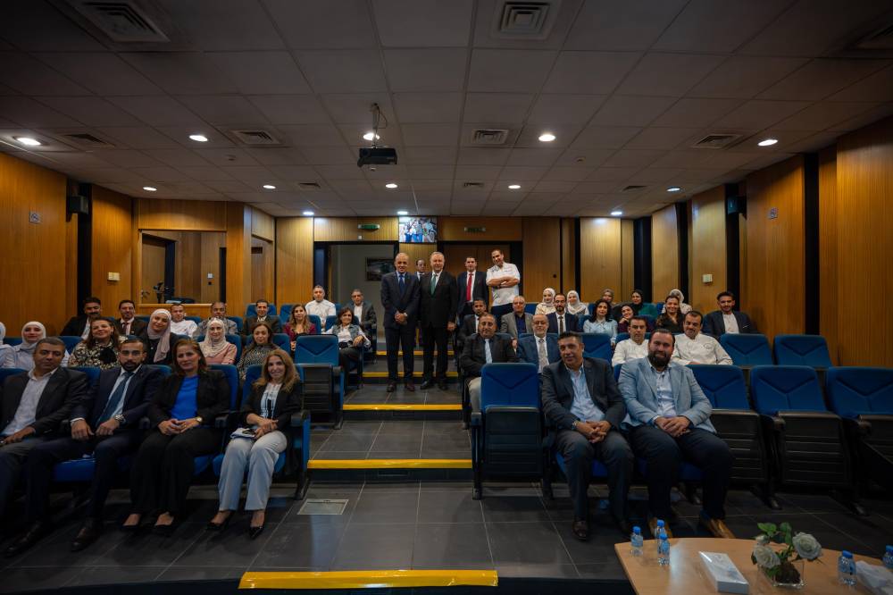 وزير السياحة والآثار يزور كلية عمون الجامعية التطبيقية ويؤكد دورها في إعداد الكفاءات السياحية