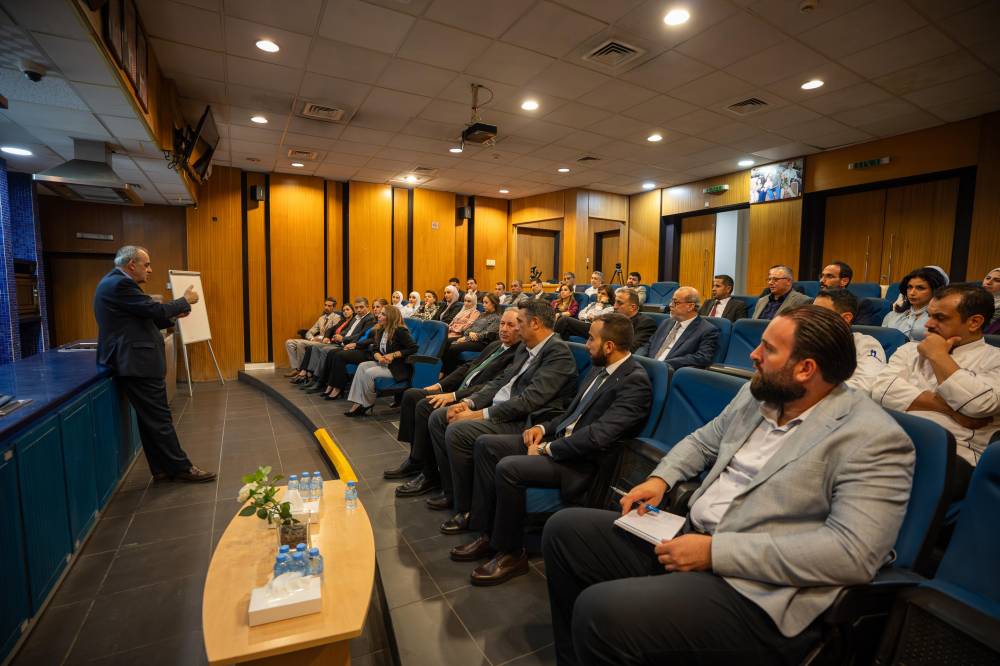 وزير السياحة والآثار يزور كلية عمون الجامعية التطبيقية ويؤكد دورها في إعداد الكفاءات السياحية