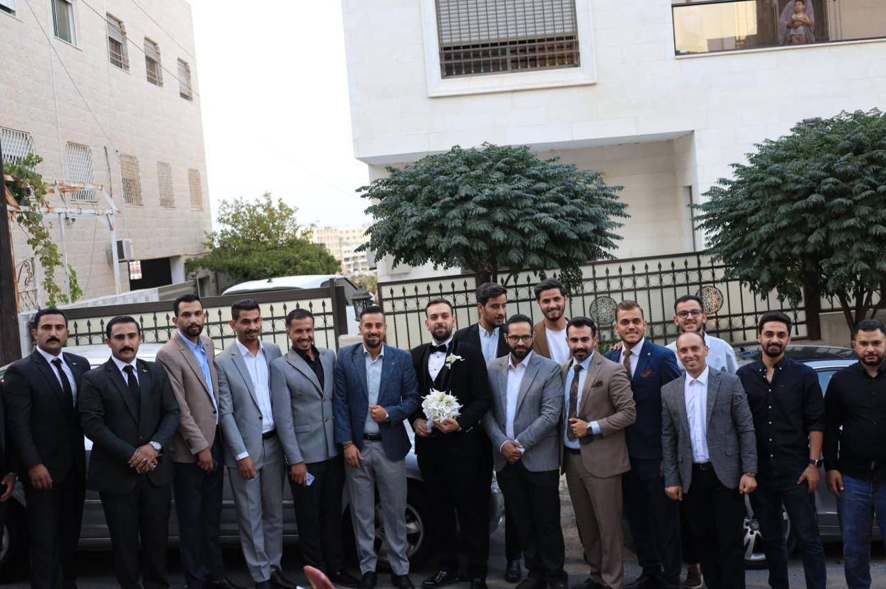 موظفو وزارة السياحة والآثار يهنئون زميلهم عمر الخوالدة بمناسبة حفل زفافه