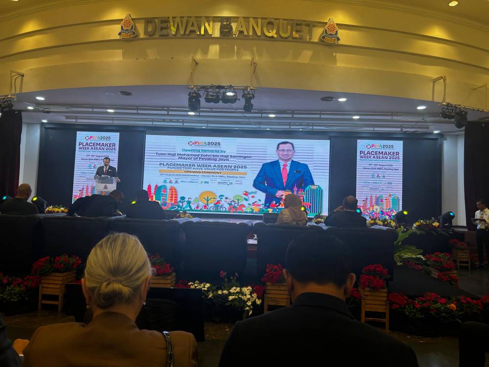  شبكة  صُنّاع المكان الفلسطينية  تشارك في مؤتمر إقليمي بماليزيا وتستعرض تجربتها في تطوير الحيز العام 