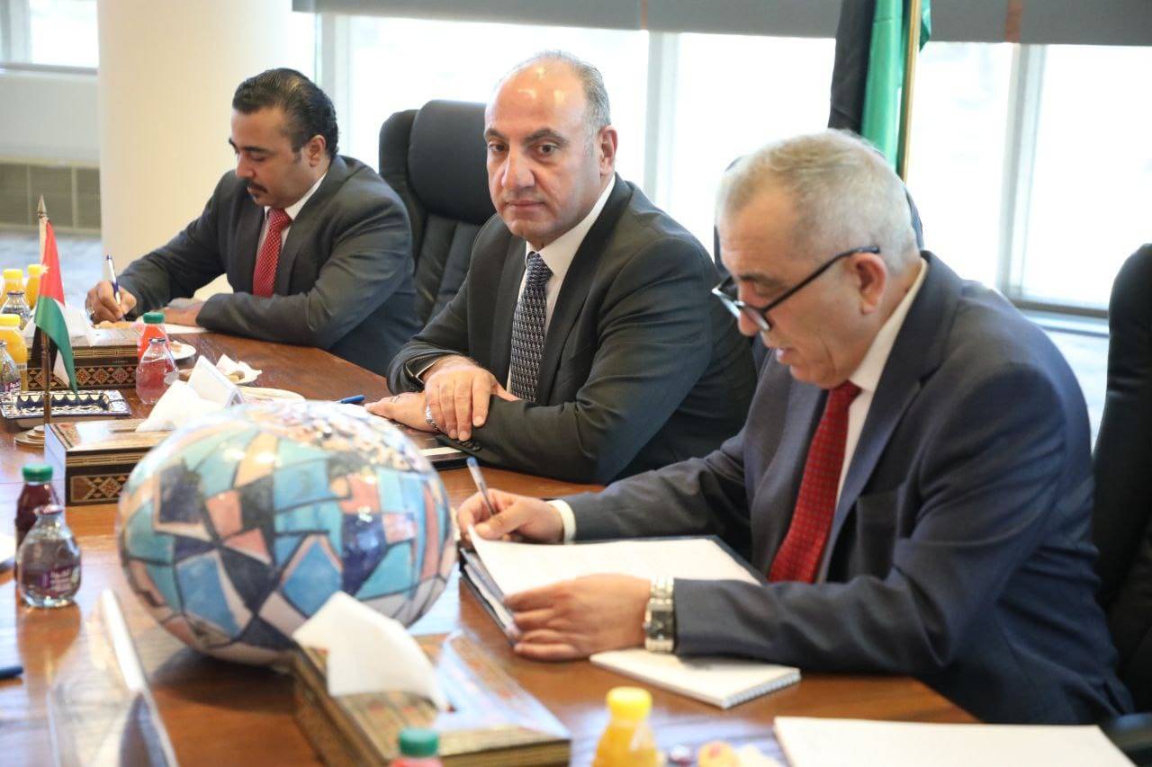 الثقافة والسياحة وأمانة عمان يبحثون تنفيذ مشروع الجداريات الفنية في العاصمة والمحافظات