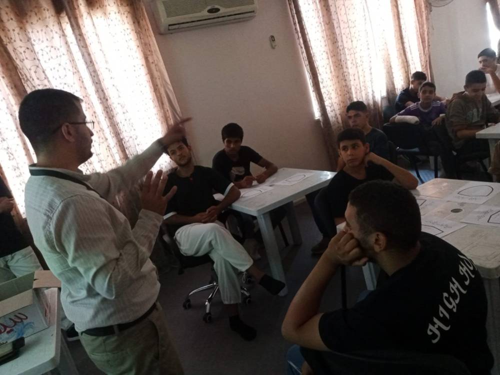 جلسة توعوية حول مخاطر الإدمان في مركز شباب وشابات الرصيفة