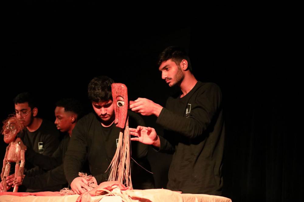 أربعة عروض فنية احترافية في يوم الناشئة المسرحي