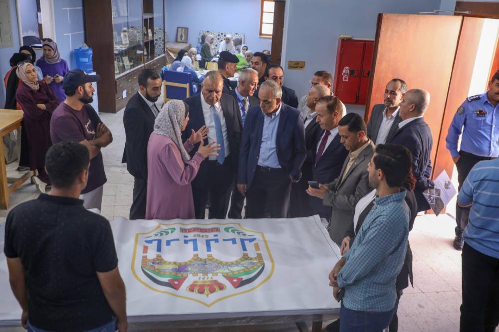 وزير السياحة والآثار يلتقي ممثلي القطاع السياحي والمجتمع المحلي في مادبا