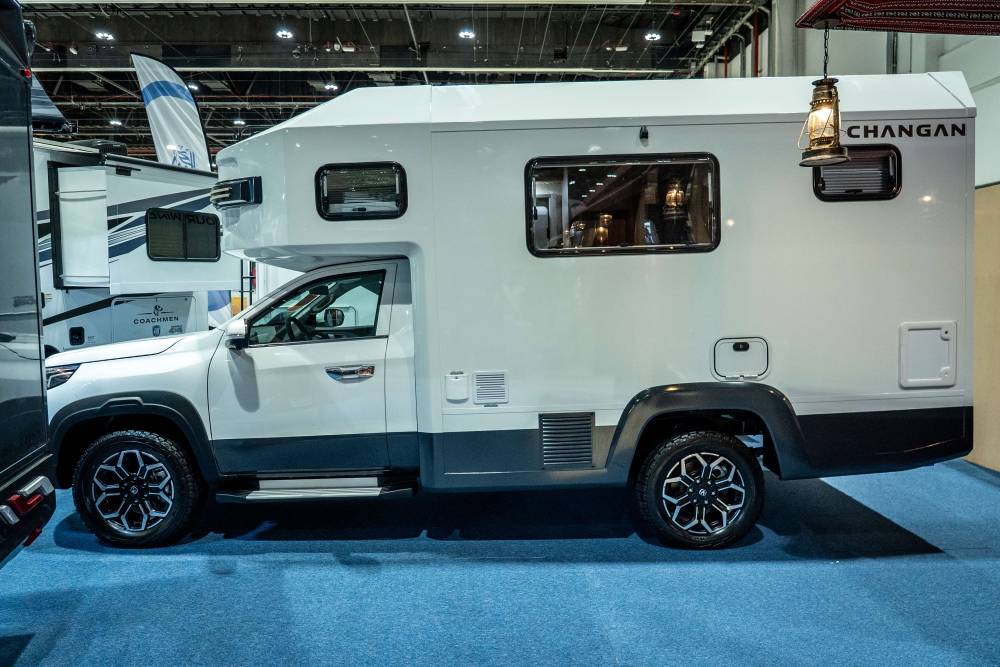 كرافانات بن لاحج تُشعل حماس عشّاق التخييم والرحلات في معرض أبوظبي الدولي للصيد والفروسية 2025