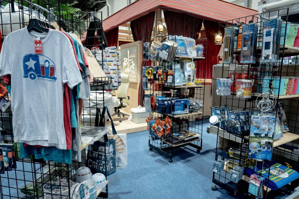 كرافانات بن لاحج تُشعل حماس عشّاق التخييم والرحلات في معرض أبوظبي الدولي للصيد والفروسية 2025