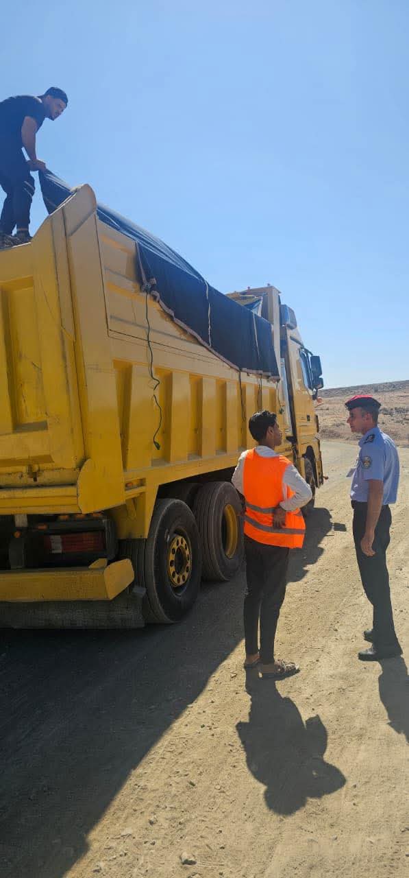 فرق ميدانية من الأمن العام تنفذ جولات لتوعية سائقي مركبات الشحن