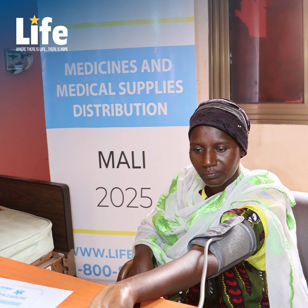 مستشفيات بلا دواء وأطباء بلا أدوات لايف للإغاثة والتنمية تقدم مبادرات واسعة لدعم الأنظمة الصحية حول العالم