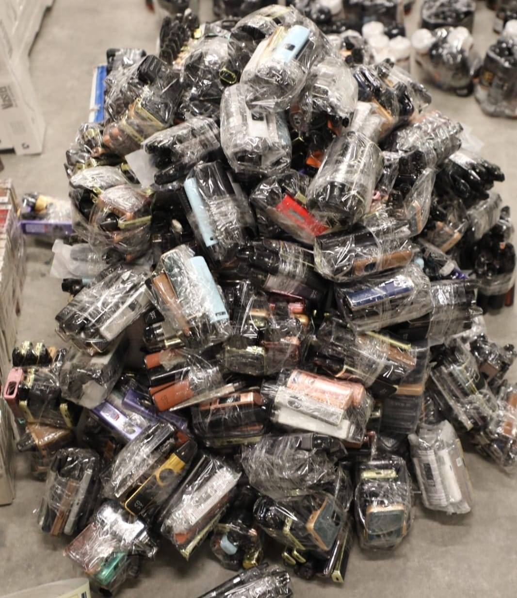 الجمارك:  ضبط ما يزيد عن  13100 كروز دخان وكميات كبيرة من السجائر  الإلكترونية والمعسل 