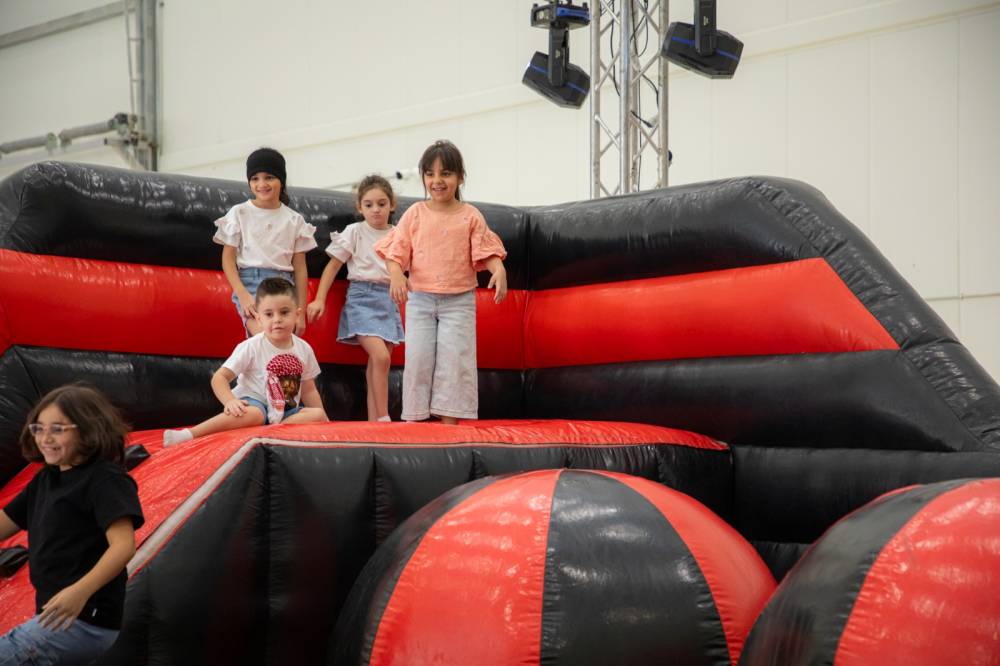 جورامكو ترحّب بعائلات الموظفين في يوم العائلة الترفيهي في هنغر رقم 7 الجديد