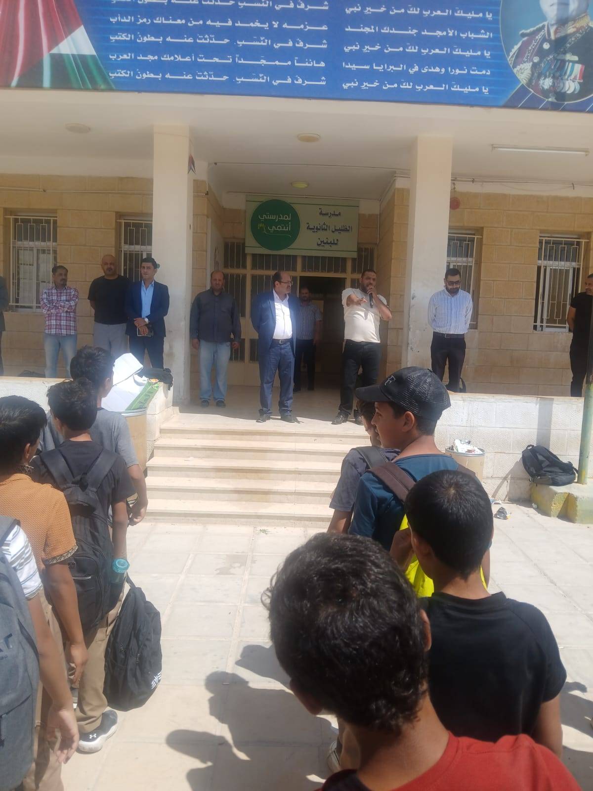 أبو الفول في جولة تفقدية لمدارس المديرية في قضاء الظليل