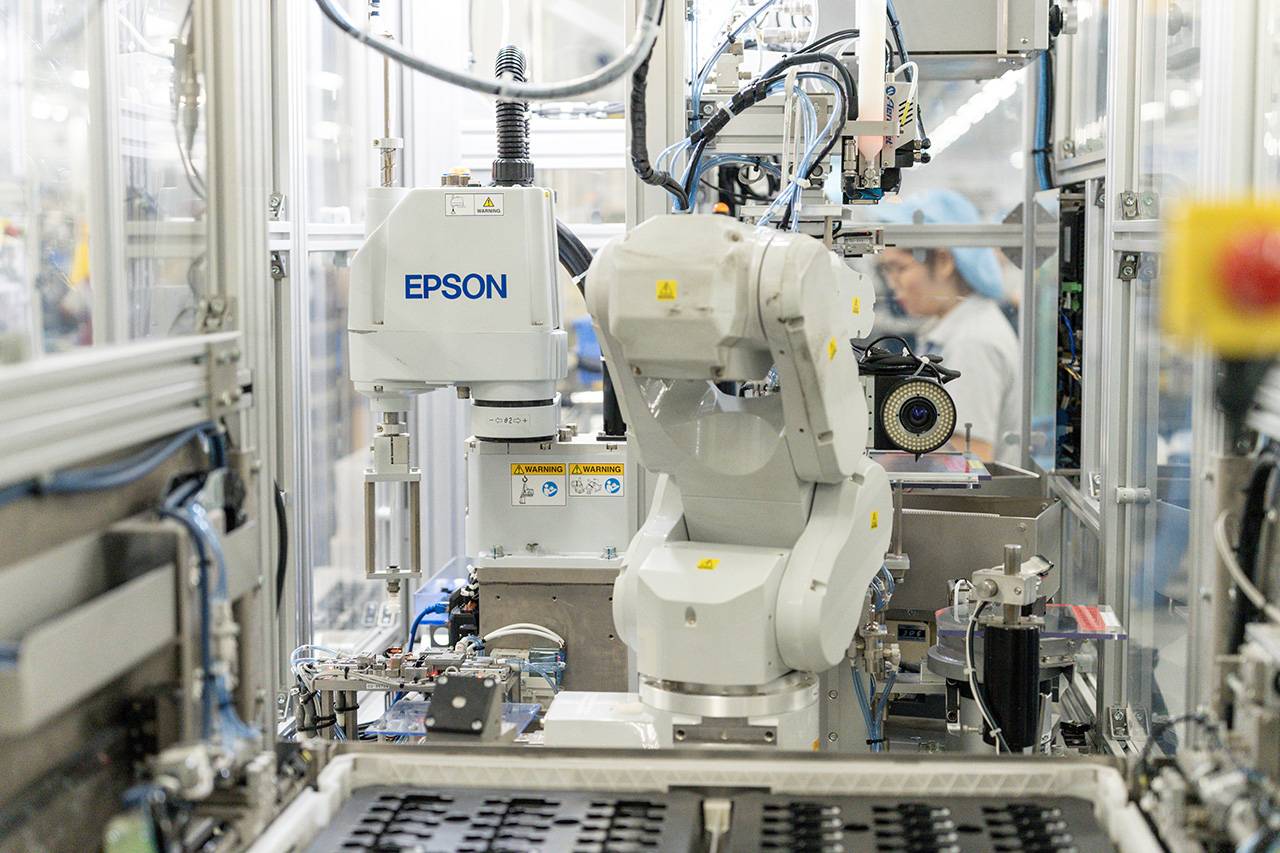 إبسون تعزز التزامها تجاه المناخ بتحقيق إنجاز جديد في مجال الطاقة المتجددة والخدمات اللوجستية الخالية من الكربون